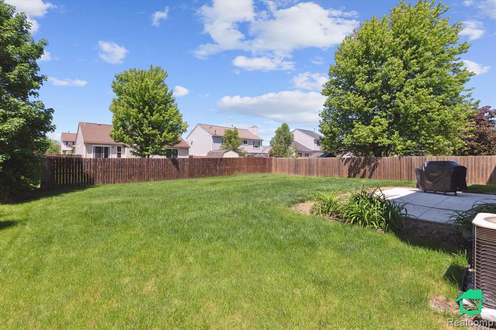 7458 Knollwood Drive, Ypsilanti, MI 48197 — Photo 24