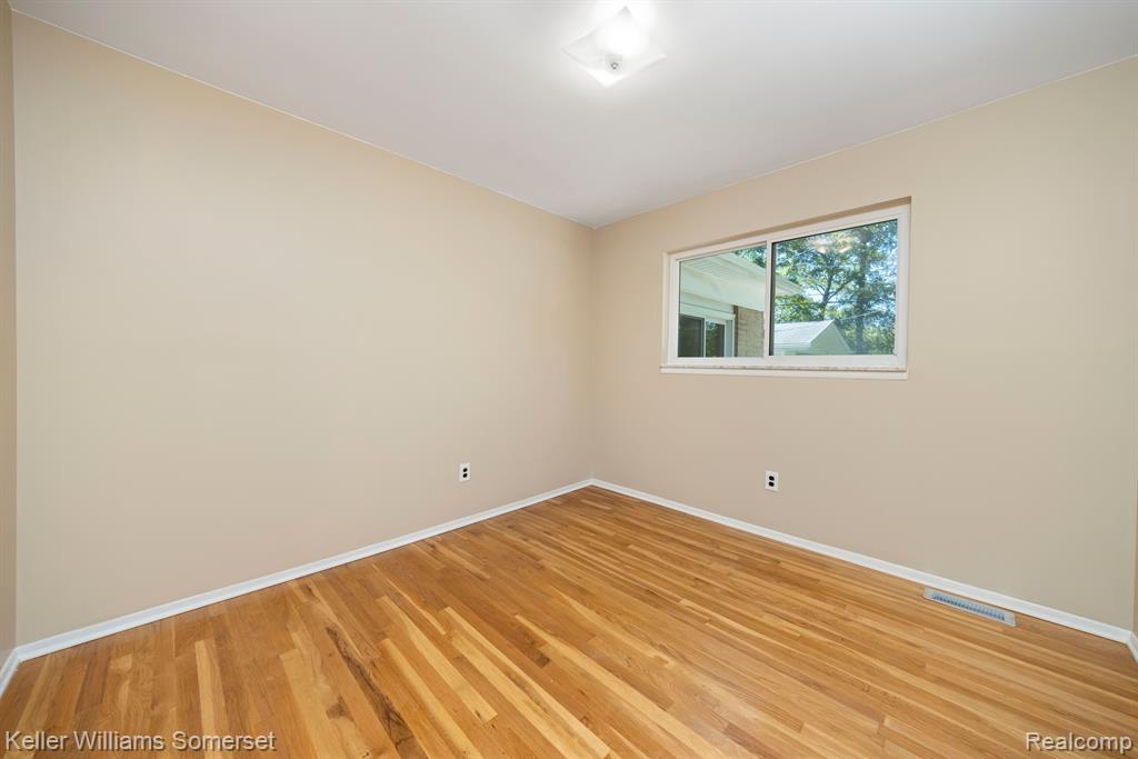 5355 CHURCH HILL Drive, Troy, MI 48085 — Photo 16