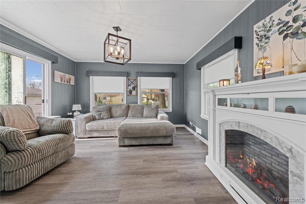 527 E Sunnybrook Drive, Royal Oak, MI 48073 — Photo 14