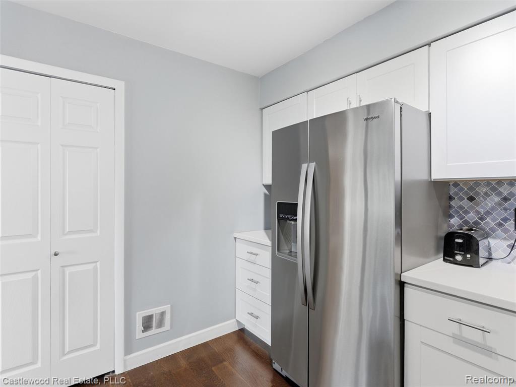 5868 Shore Court, Clarkston, MI — Photo 18