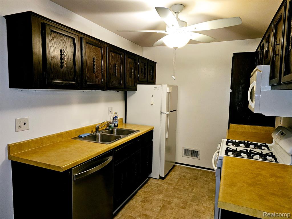 40818 NEWPORT, 180, Plymouth, MI 48170 — Photo 13