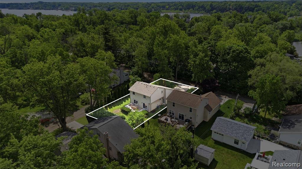6790 Edwood Avenue, West Bloomfield, MI 48324 — Photo 35