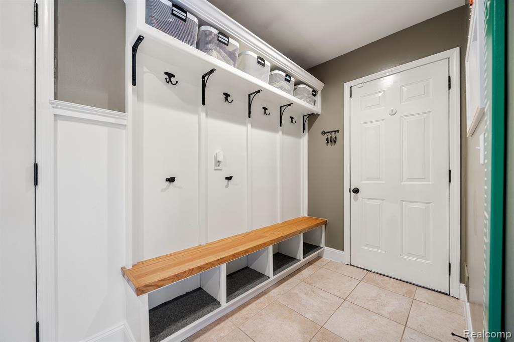 9043 Woods Edge Drive, Commerce Twp, MI 48382 — Photo 6
