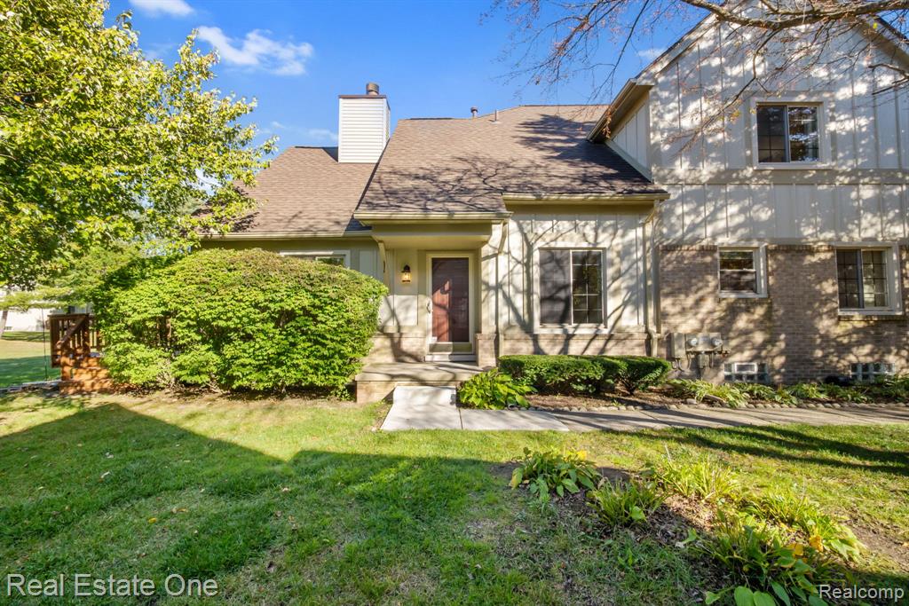 2588 Maple Forest Court, Wixom, MI 48393 — front exterior