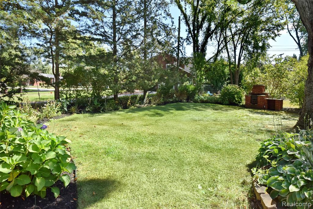 18146 Riverside Drive, Beverly Hills, MI 48025 — Photo 30