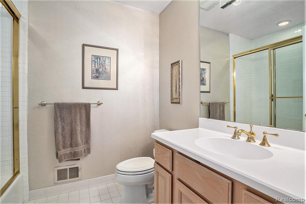 5472 Bristol Parke Drive, Clarkston, MI 48348 — Photo 11