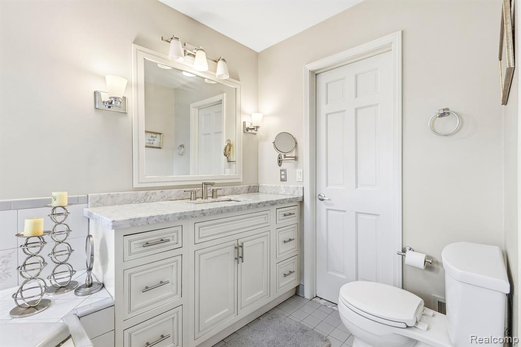 39810 Wilmette Drive, Sterling Heights, MI 48313 — Photo 23
