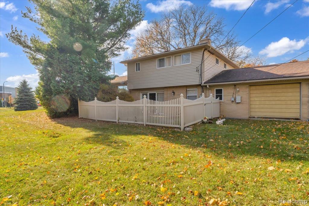 7477 Heather Heath Lane, West Bloomfield, MI — Photo 36