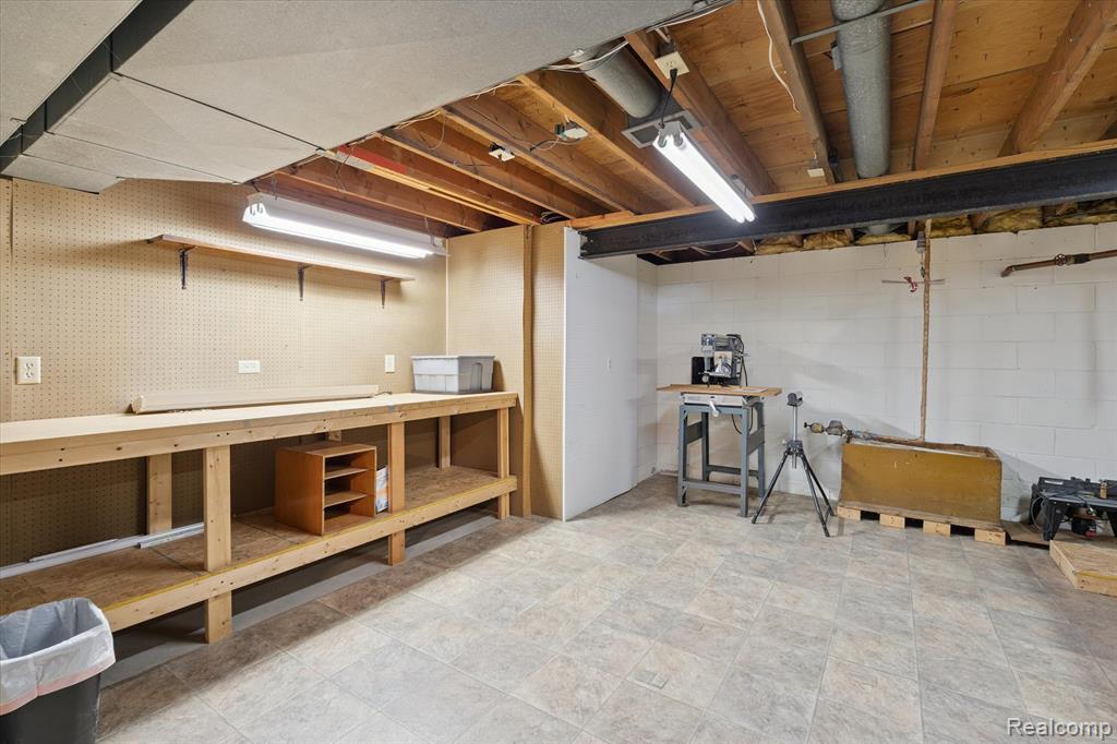 915 E River Road, Flushing, MI 48433 — Photo 36