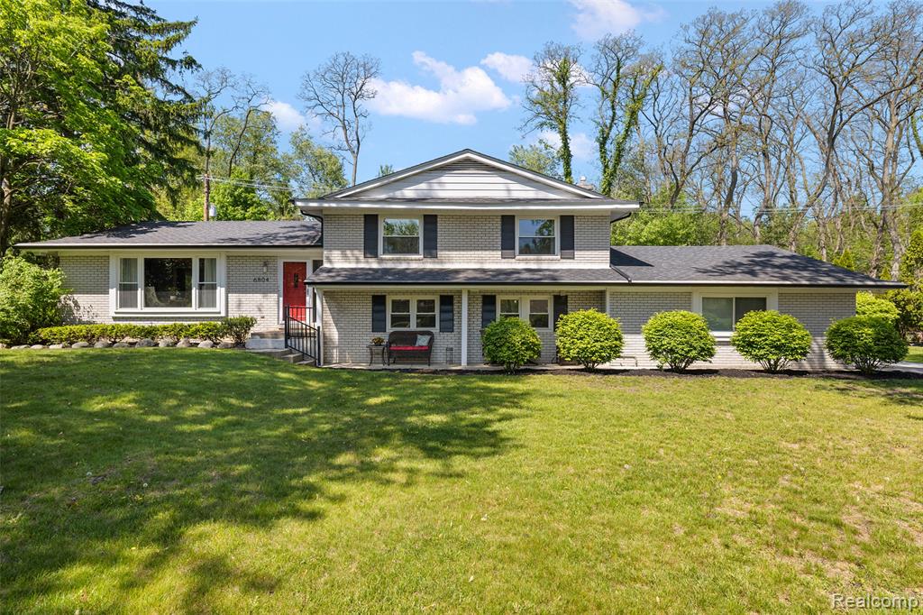 6804 Spruce Drive, Bloomfield Hills, MI 48301 — front exterior