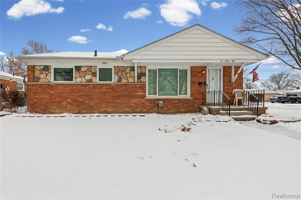 1069 Chippewa Street, Mount Clemens, MI 48043 — front exterior