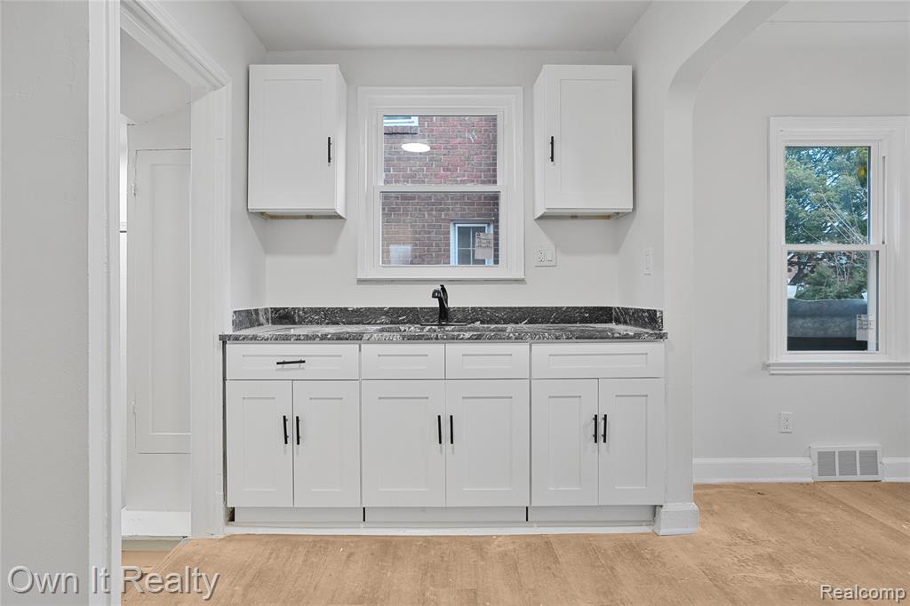 19207 Saint Marys Street, Detroit, MI, 48235