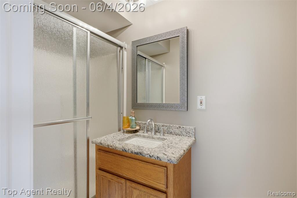 46519 Donahue Avenue, Macomb, MI 48044 — Photo 17