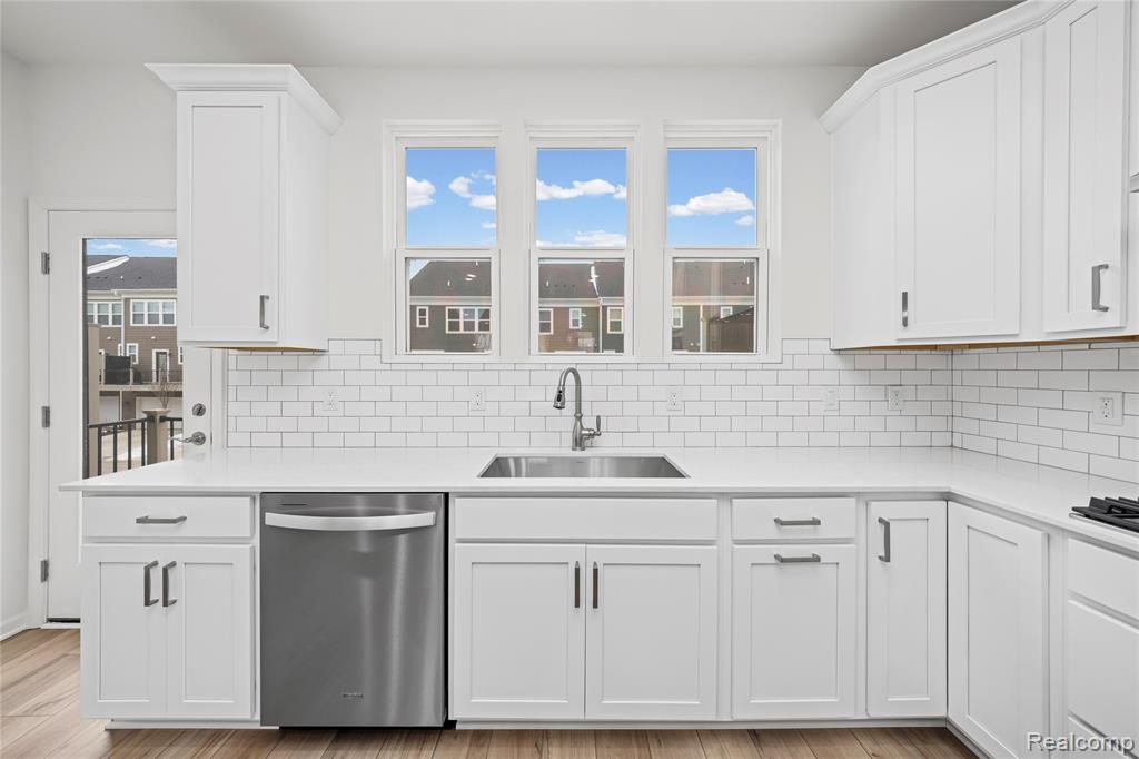 43071 Atwood Avenue, Novi, MI — Photo 18