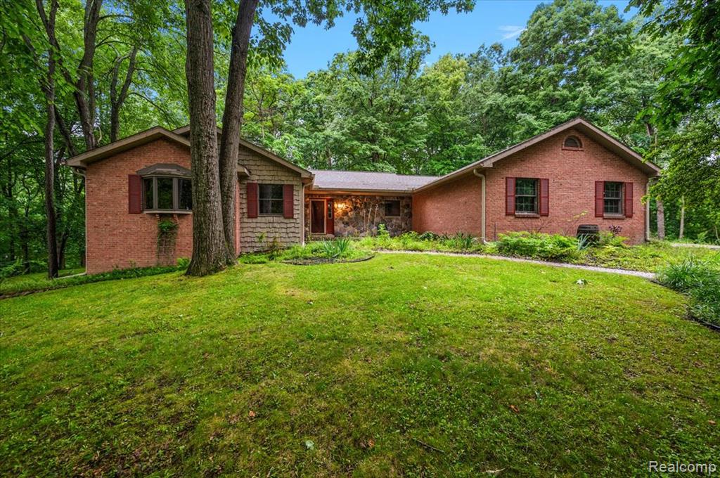 670 Rolling Acres Drive, Ortonville, MI 48462