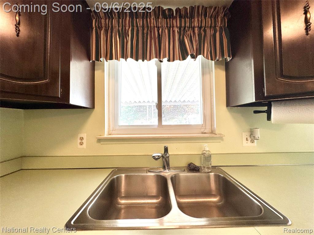 9915 Beech Daly Road, Taylor, MI 48180 — Photo 11