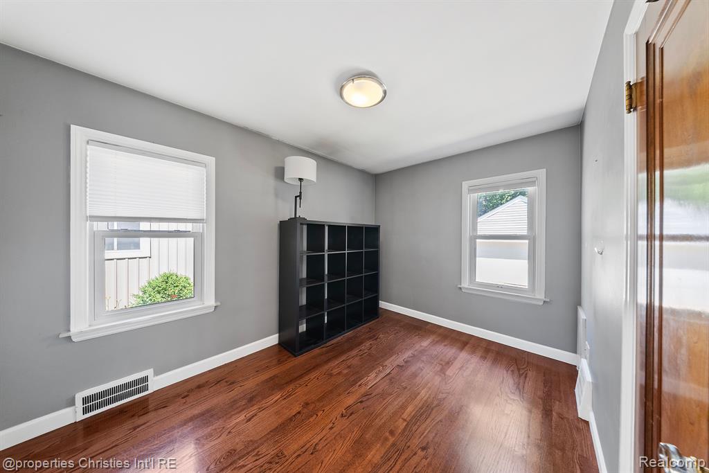 972 HARVARD Road, Berkley, MI 48072 — Photo 17
