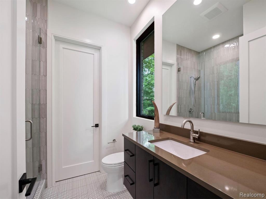6121 Golfview Drive, Bloomfield Hills, MI 48301 — Photo 25