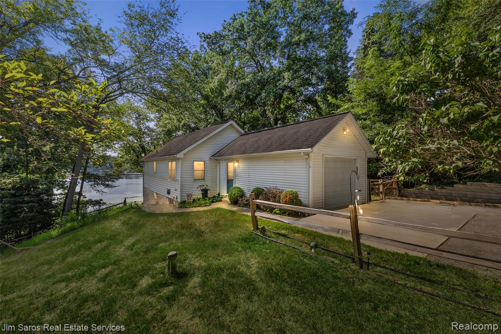 11113 Perch Lake Drive W, Cement City, MI 49233 — Photo 2