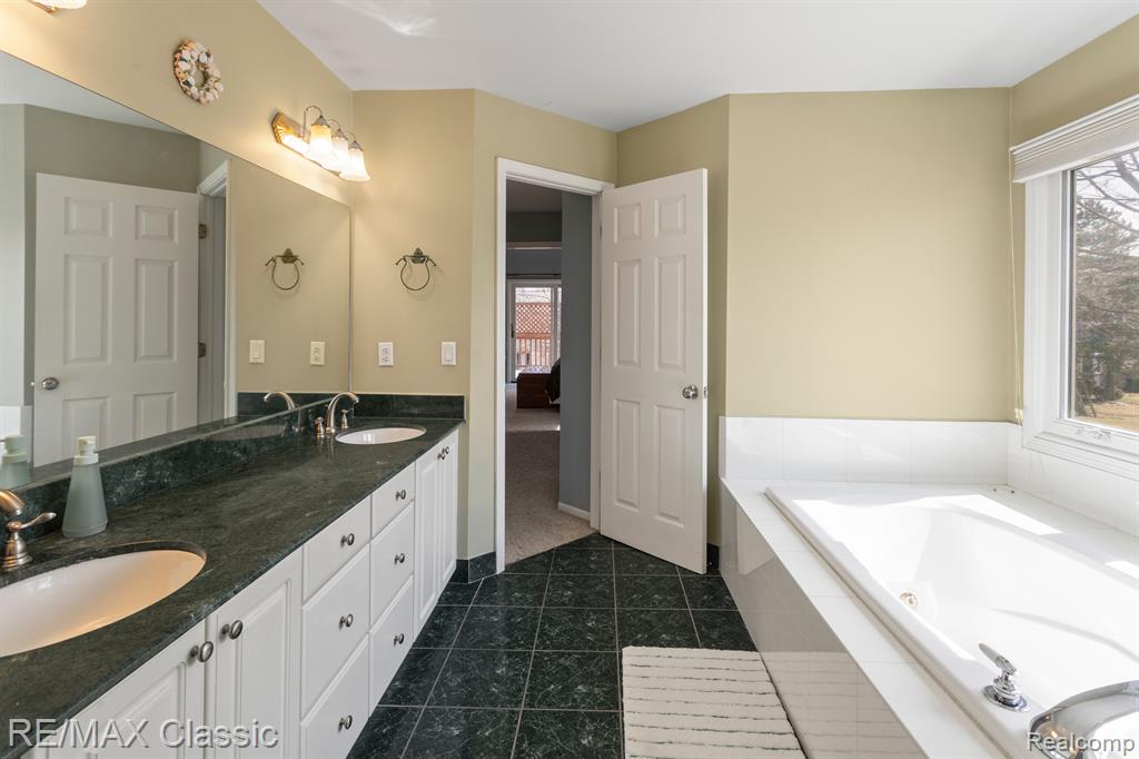 6904 GRANGER Drive, Troy, MI 48098 — Photo 84