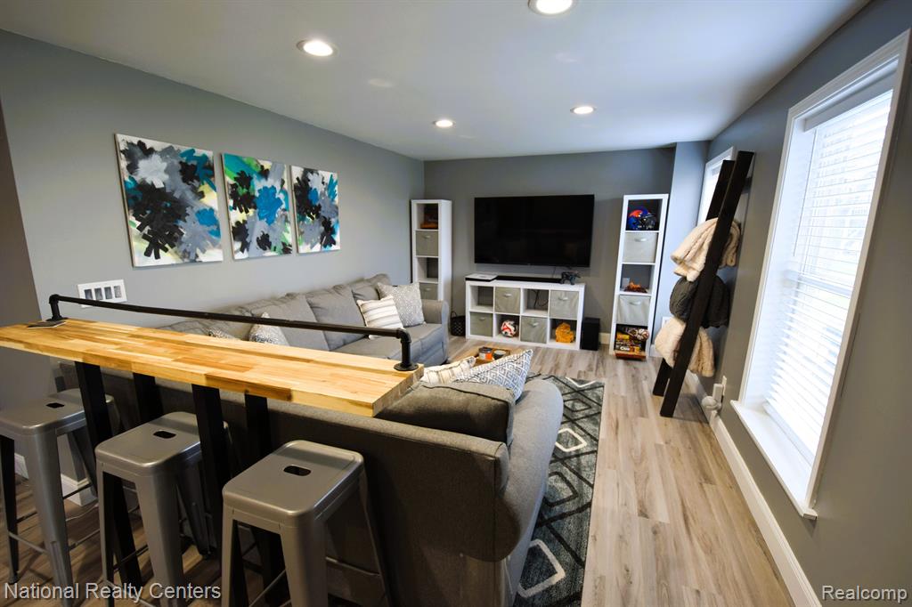 693 DEER PATH Trail, Waterford, MI 48327 — Photo 17