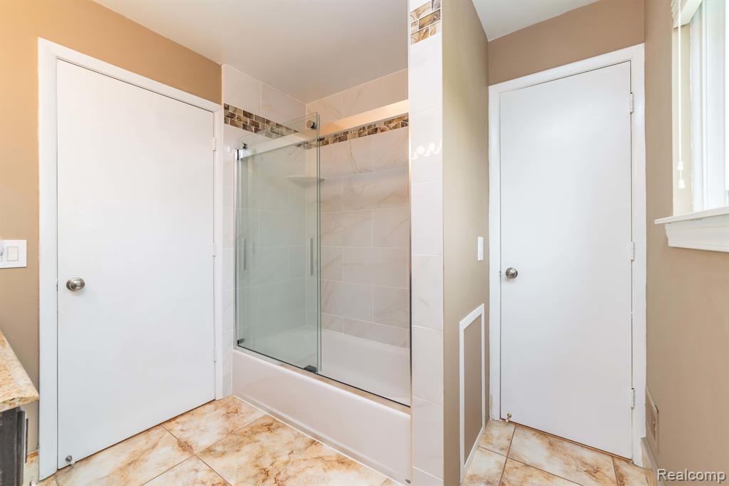 5628 WARRENSHIRE Drive, West Bloomfield, MI — Photo 49