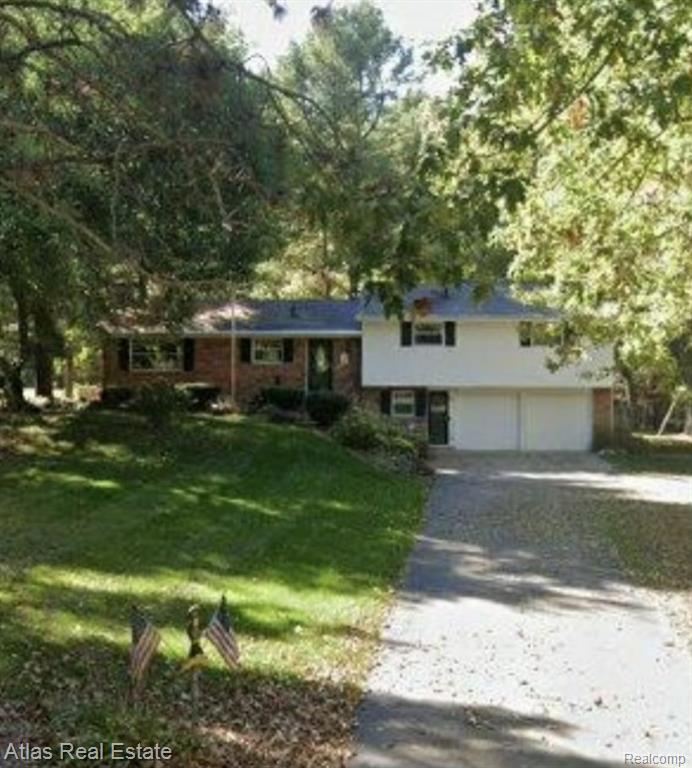 5920 Grange Hall Road, Holly, MI 48442 — front exterior