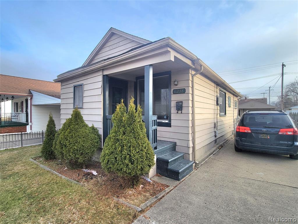 8238 Chalmers Avenue, Warren, MI 48089 — Photo 2