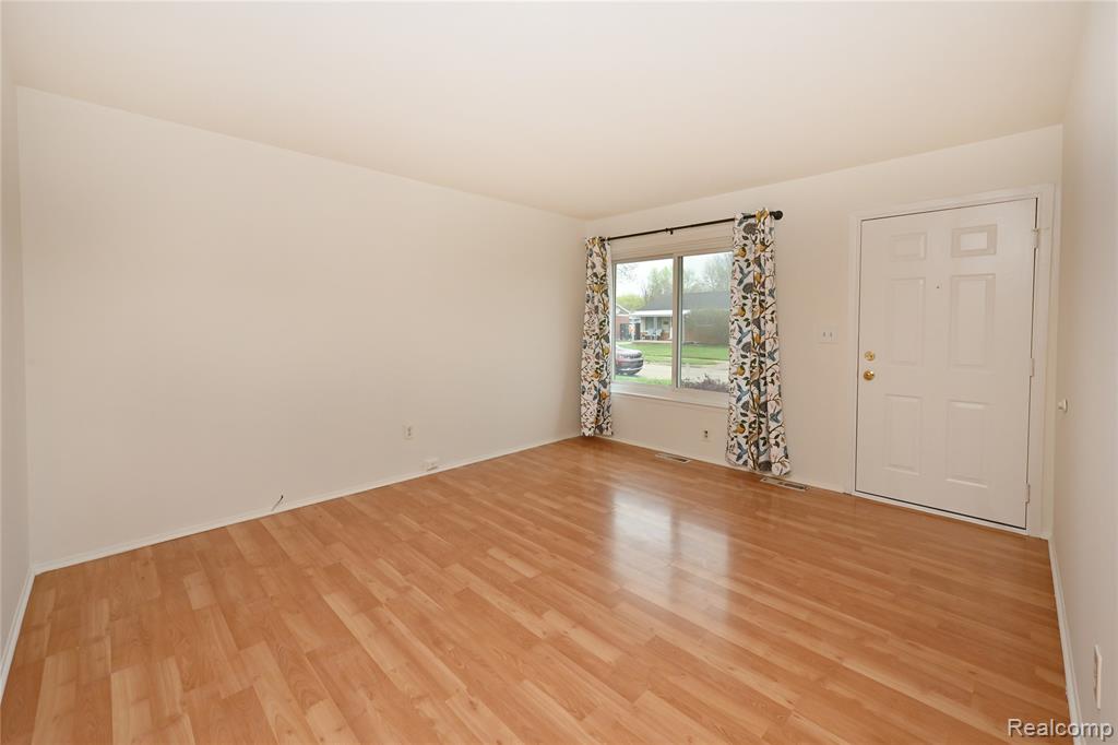 27807 Delton Street, Madison Heights, MI 48071 — Photo 4