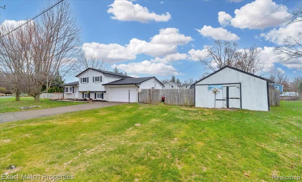 9121 SANDYSIDE Road, White Lake, MI — Photo 11