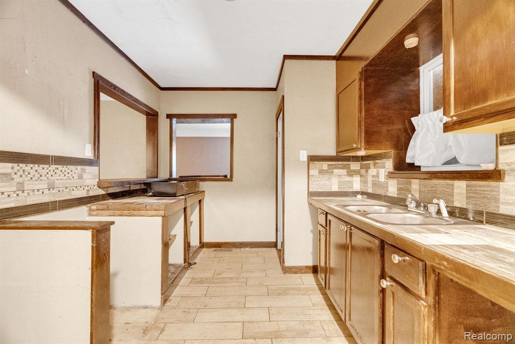 9935 BALFOUR Road, Detroit, MI 48224 — Photo 15