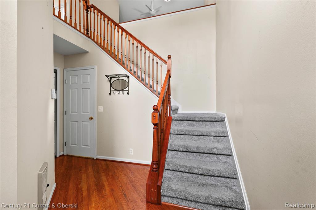 5237 Royal Vale Lane, Dearborn, MI 48126 — Photo 4