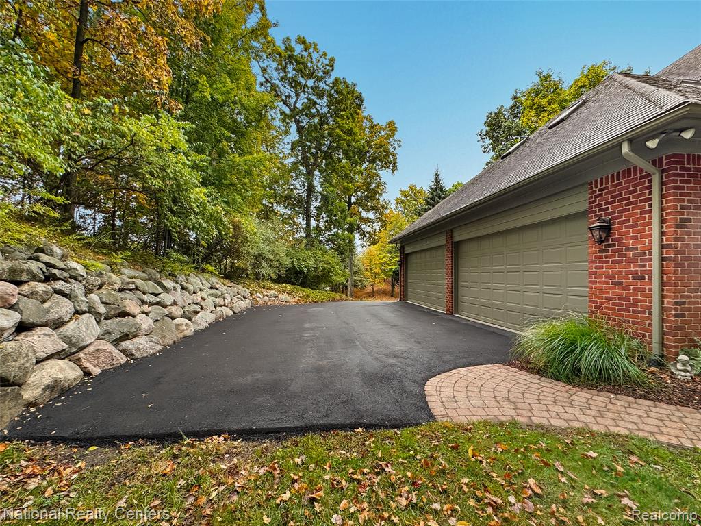 5010 Forest Valley Drive, Clarkston, MI 48348 — Photo 77