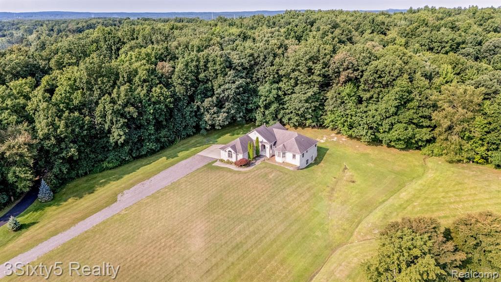 597 Country Meadows Trail, Ortonville, MI 48462 — Photo 2