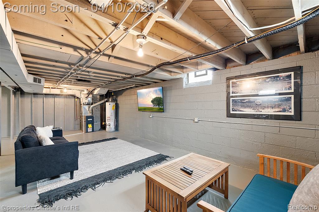 24658 Roanoke Avenue, Oak Park, MI 48237 — Photo 35
