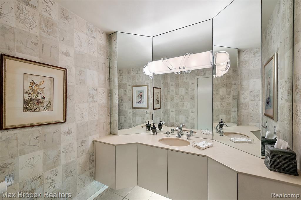 4872 Cliffside Drive, West Bloomfield, MI 48323 — Photo 14