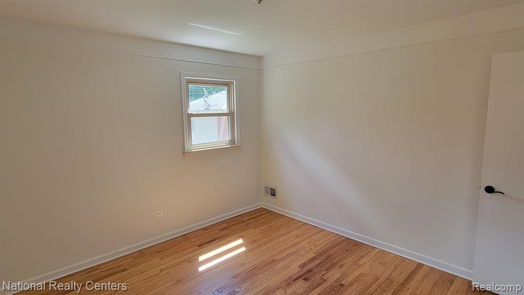 9030 Hemingway, Redford, MI 48239 — Photo 15