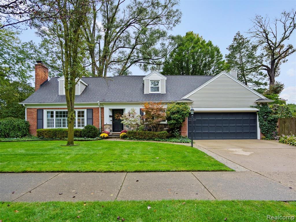 683 Lincoln Road, Grosse Pointe, MI 48230 — front exterior