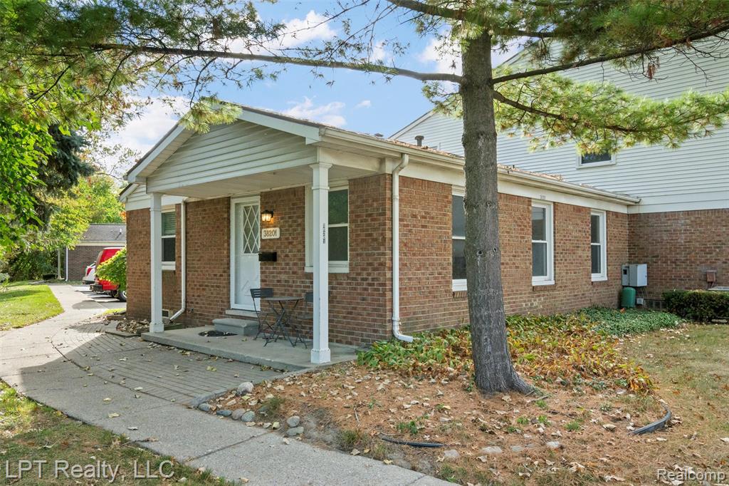 38201 Carolon Boulevard, 17B, Westland, MI — Photo 3