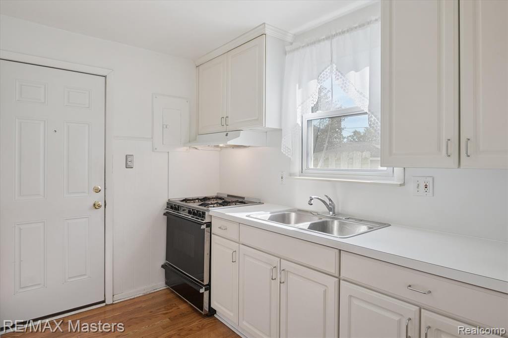 4401 Ziegler Street, Dearborn Heights, MI 48125 — Photo 11