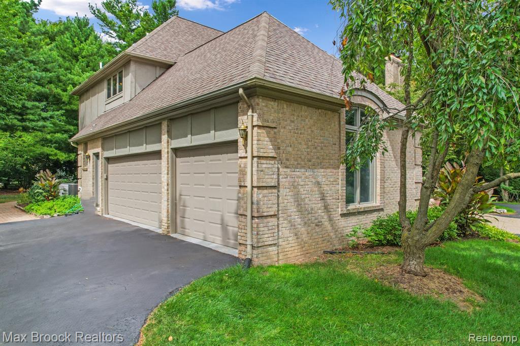 60 Kingsley Manor Drive, Bloomfield Hills, MI 48304 — Photo 59
