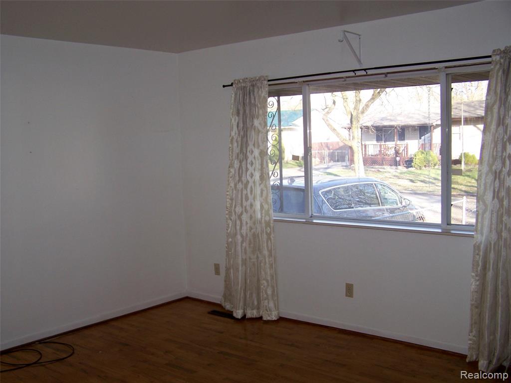 4923 ALPHA Way, Flint, MI 48506 — Photo 8