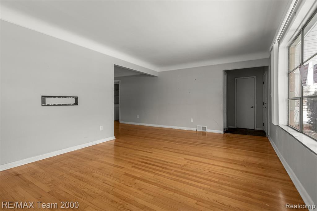 20295 Huntington Road, Detroit, MI 48219 — Photo 5