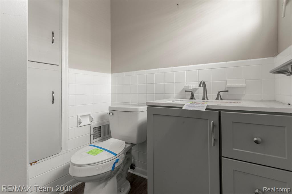 20295 Huntington Road, Detroit, MI 48219 — Photo 29