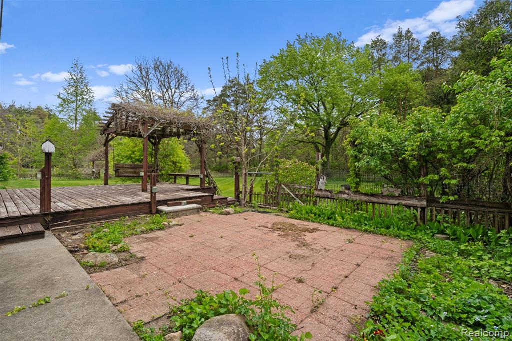7540 Dexter Pinckney Road, Dexter, MI 48130 — Photo 11