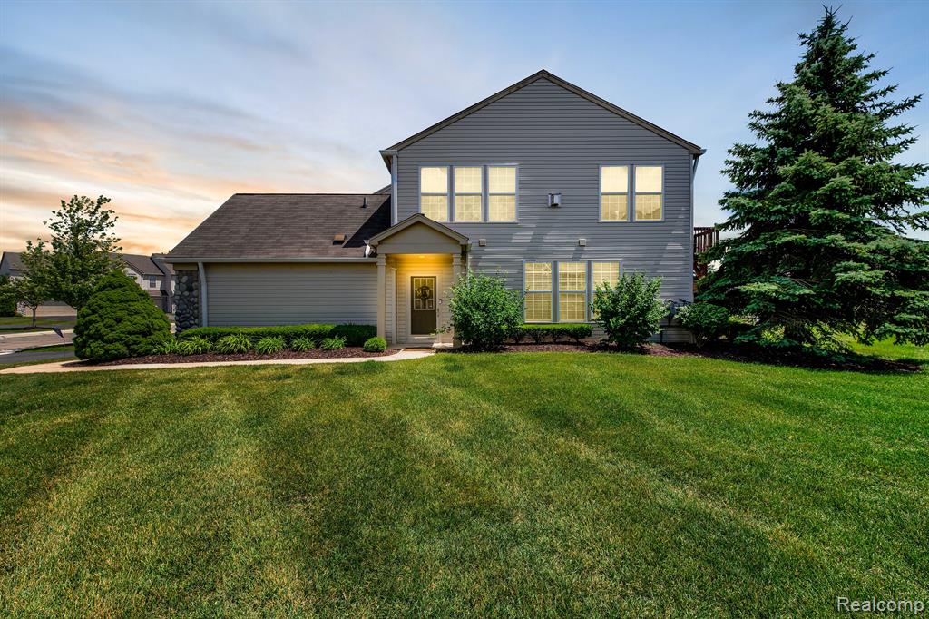 26604 KIRKWAY Circle, Woodhaven, MI 48183 — Photo 2