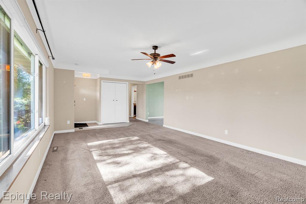 8052 Dungarvin Drive, Grand Blanc, MI 48439 — Photo 9