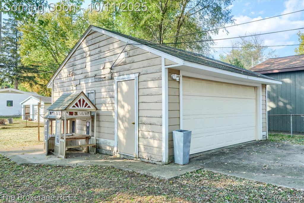 5241 Drayton Road, Clarkston, MI — Photo 4