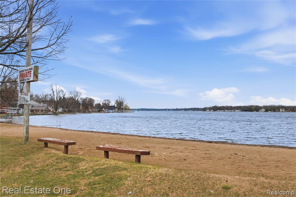 2276 Lakewood Way, Pinckney, MI 48169 — Photo 38