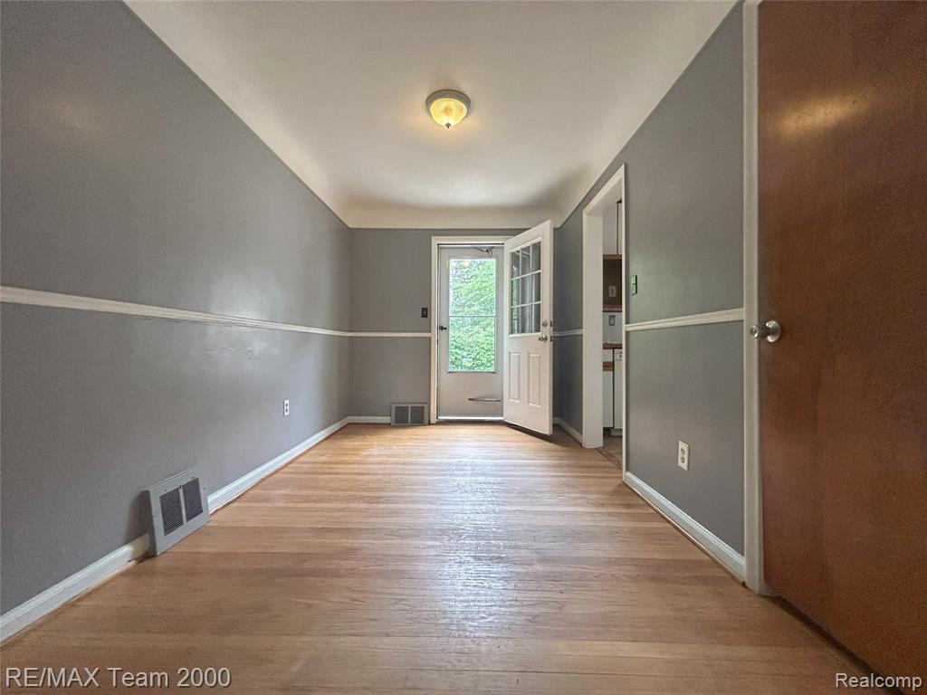 8306 GRAYFIELD Street, Dearborn Heights, MI 48127 — Photo 4